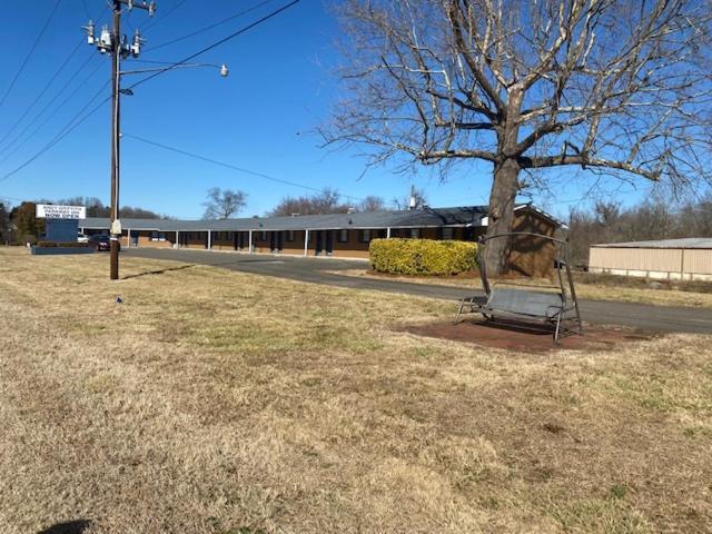 Andy Griffith Parkway Inn 마운트 에어리 외부 사진